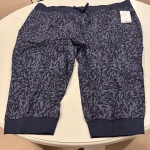 Athleta Trekkie north printed crop jogger size 26